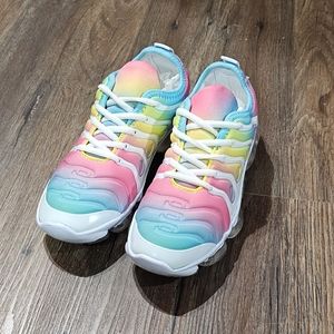 Jolimall Tennis Shoe/Woman's Size 8. Very Good Condition. Rainbow/Mutilcolor Run